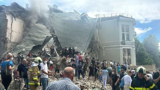 "Удар по дітях": Єрмак показав фото, як ракета РФ влучила в "Охматдит"