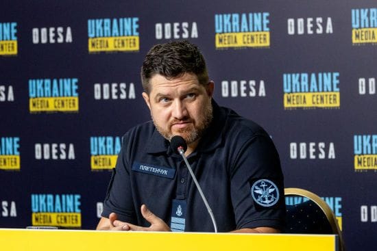 У ВМС України звернулись до російських туристів, які їдуть до Криму