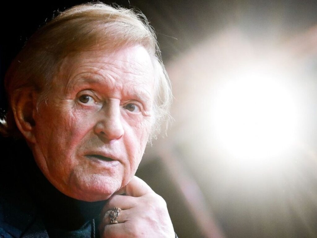 "Заборонено пости про нього, повністю зачищено соцмережі". Театр Віктюка в Москві перейменували за наказом лояльного до влади РФ чоловіка Собчак