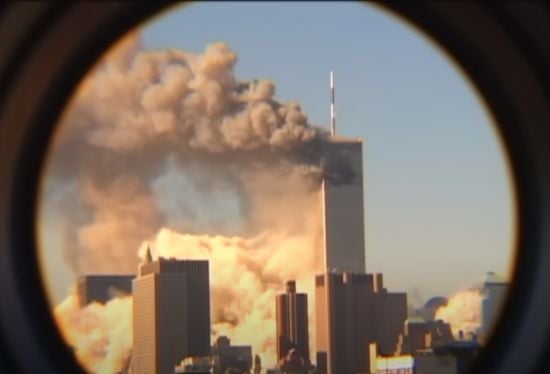 Очевидець через 22 роки оприлюднив нові кадри руйнування веж-близнюків із "небаченого ракурсу"