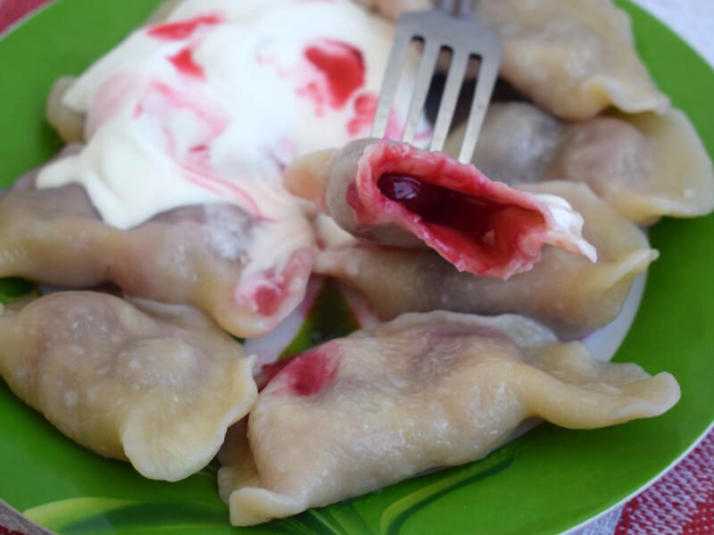 "Тісто виходить ніжне-ніжне". Вареники з вишнями із тіста на кефірі. Рецепт "Тісто виходить ніжне-ніжне". Вареники з вишнями із тіста на кефірі. Рецепт