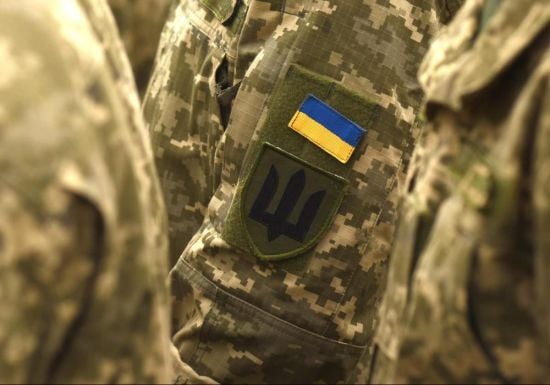 ЗМІ: у Хмельницькому працівник ТЦК побив військового і його дружину через зауваження про російську музику