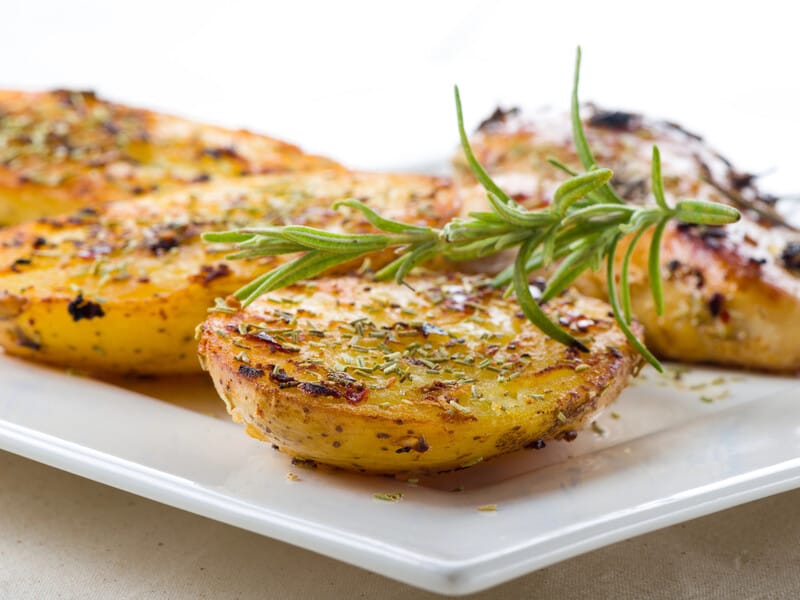 "Ідеальний гарнір". Печена картопля "з ароматною, хрумкою скоринкою". Рецепт