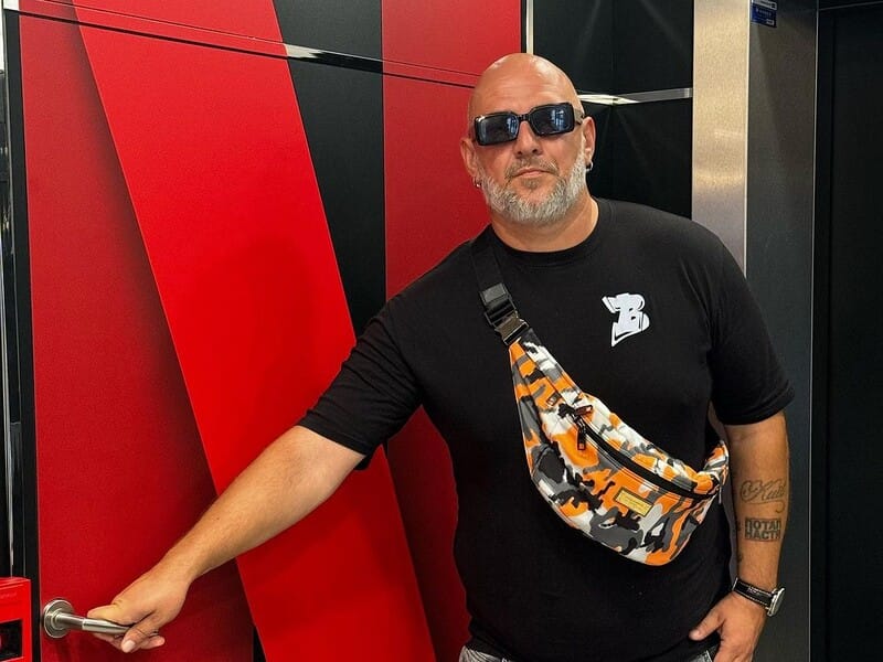 Потап похвалився знімками з Парижа