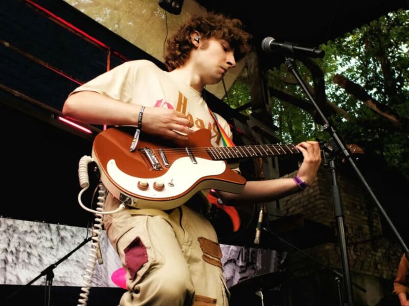 "Ми вижили, бо були в коридорі". Відомий музикант показав, як вибирався з-під завалів свого будинку після ракетного обстрілу "Ми вижили, бо були в коридорі". Відомий музикант показав, як вибирався з-під завалів свого будинку після ракетного обстрілу