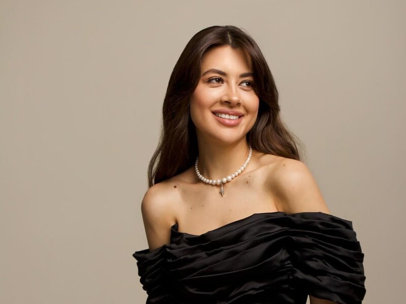 "Тато казав: "Раміно, не їж, щоб ти не була такою жирною, як мама". Есхакзай розповіла, що спровокувало в неї булімію