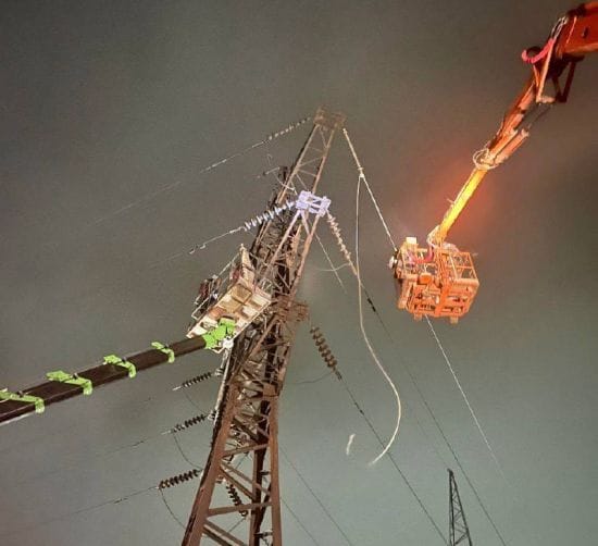 На Донеччині ремонтна бригада ДТЕК знову потрапили під обстріл: що відомо На Донеччині ремонтна бригада ДТЕК знову потрапили під обстріл: що відомо