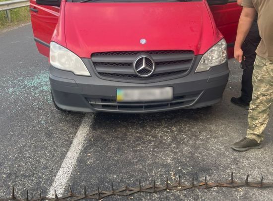 Інцидент із прикордонниками на Закарпатті: водій на контрольному посту відбивався ножем (відео)