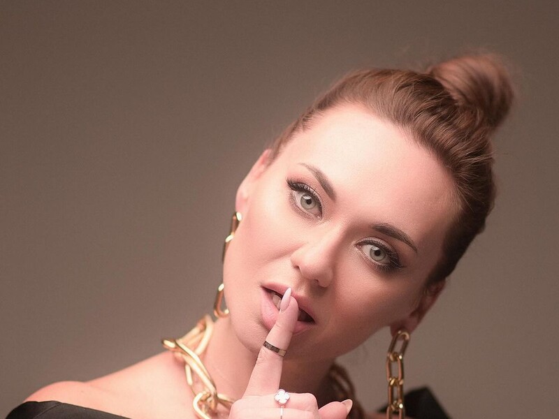 Саліванчук зблизька показала травмовану руку й назвала країну, у якій перебуває Саліванчук зблизька показала травмовану руку й назвала країну, у якій перебуває