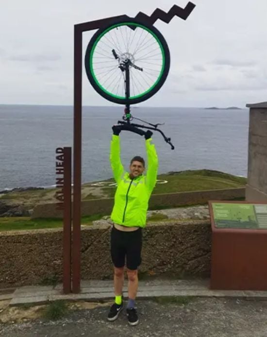 Чоловік проїхав усю країну на одноколісному велосипеді за 5 днів – фото, подробиці