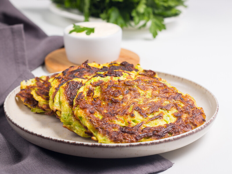"На сніданок або легку вечерю під келих білого". Кабачковий млинець. Рецепт