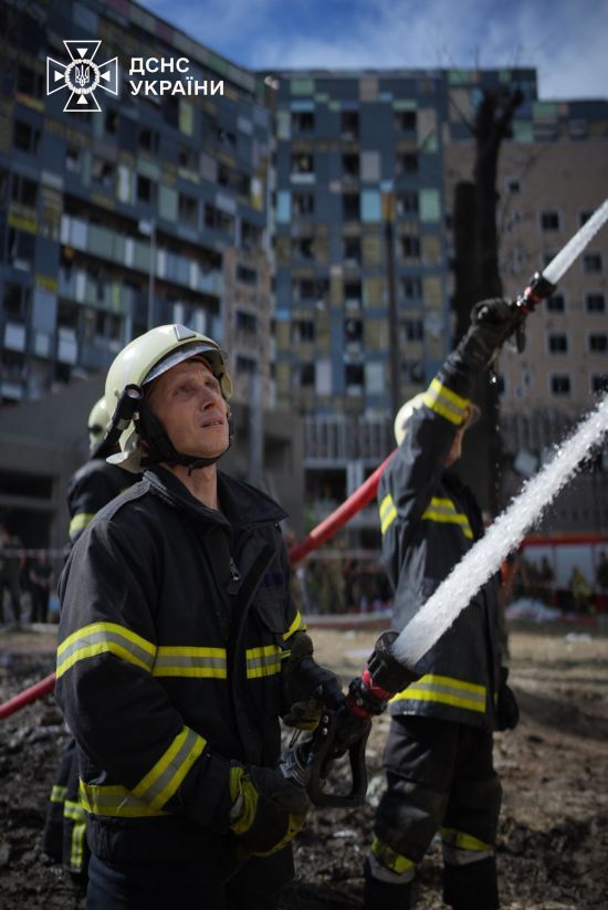 Скільки людей загинуло, поранено та врятовано з-під уламків внаслідок ракетних ударів РФ по Україні (фото)
