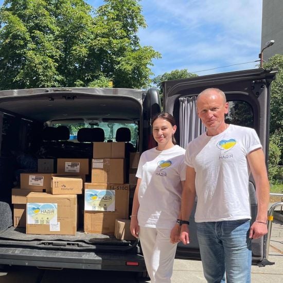 БФ молодіжної ініціативи «Надія», за підтримки Олексія Омельяненка, забезпечує обладнанням лікарні на передовій