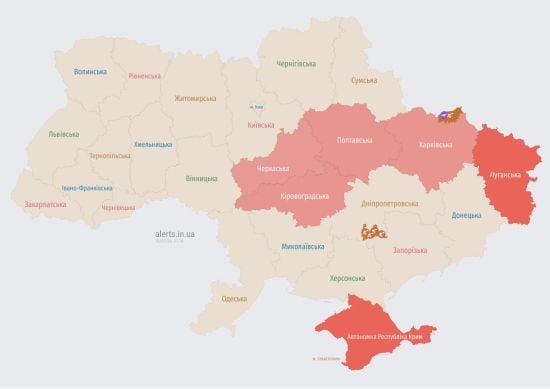 Україною кружляє кілька ворожих безпілотників: напрямок руху