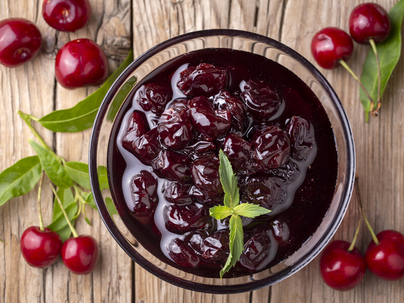"Якщо ви маєте кислючу, огидну, майже дику вишню – ви маєте скарб". 30-літній рецепт вишневої мармеляди з двох інгредієнтів