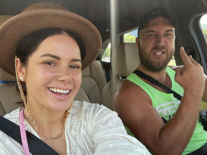 Колишня дружина коміка Ханумака блогерка Шаманська відреагувала на його таємний виїзд до США