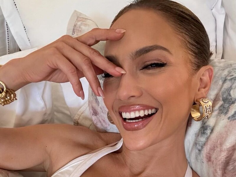 54-річна Лопес знялася в білій майці без бюстгальтера. Фото 54-річна Лопес знялася в білій майці без бюстгальтера. Фото