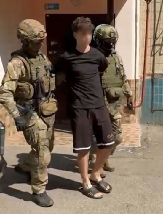 Жив з мамою і гарно вчився, а тато – воює: сусіди про затриманого підозрюваного у вбивстві Фаріон