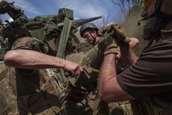 Проводять фронтальні атаки, просто б'ють в лоб: офіцер ЗСУ розповів про зміну тактики ворога Проводять фронтальні атаки, просто б'ють в лоб: офіцер ЗСУ розповів про зміну тактики ворога