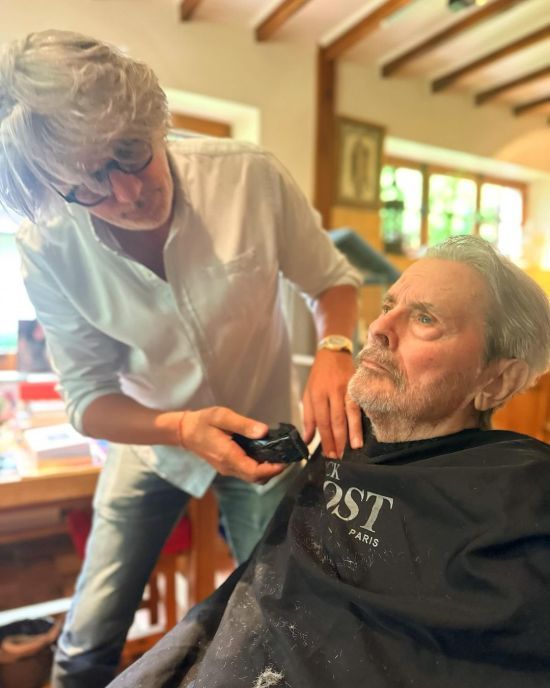 88-річний Ален Делон вперше за тривалий час з'явився на рідкісному фото: який вигляд має актор зараз