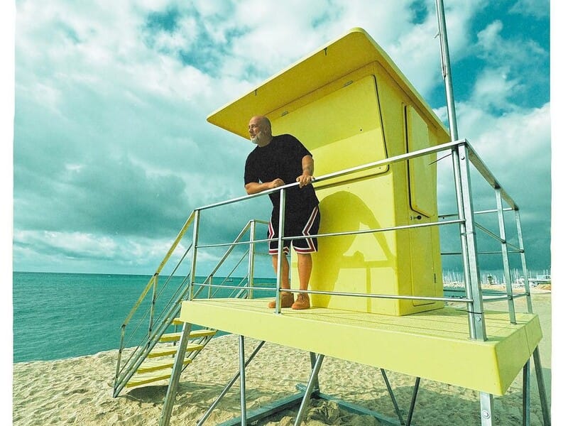 Стало відомо, у якій країні перебуває син Потапа