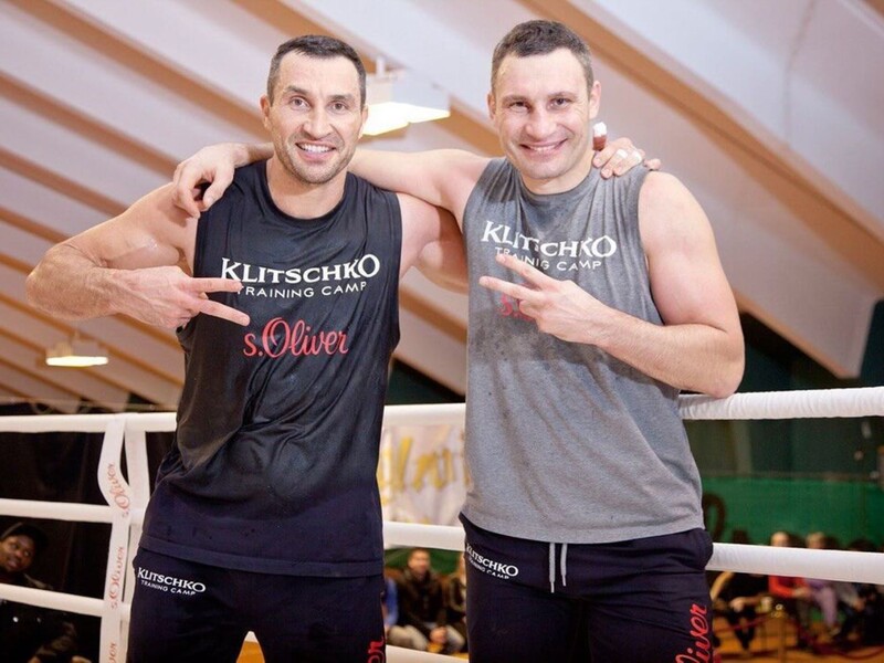 "Досі ми чуємо щодня оце таке щемливе "синку". 48-річний Володимир Кличко присвятив пост Віталію Кличку в день його 53-річчя