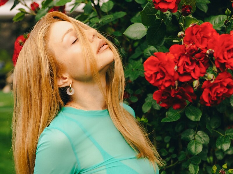 Тіна Кароль за пів року зустрілася у Львові з 15-річним сином, який повернувся в Україну з Великобританії. Відео Тіна Кароль за пів року зустрілася у Львові з 15-річним сином, який повернувся в Україну з Великобританії. Відео