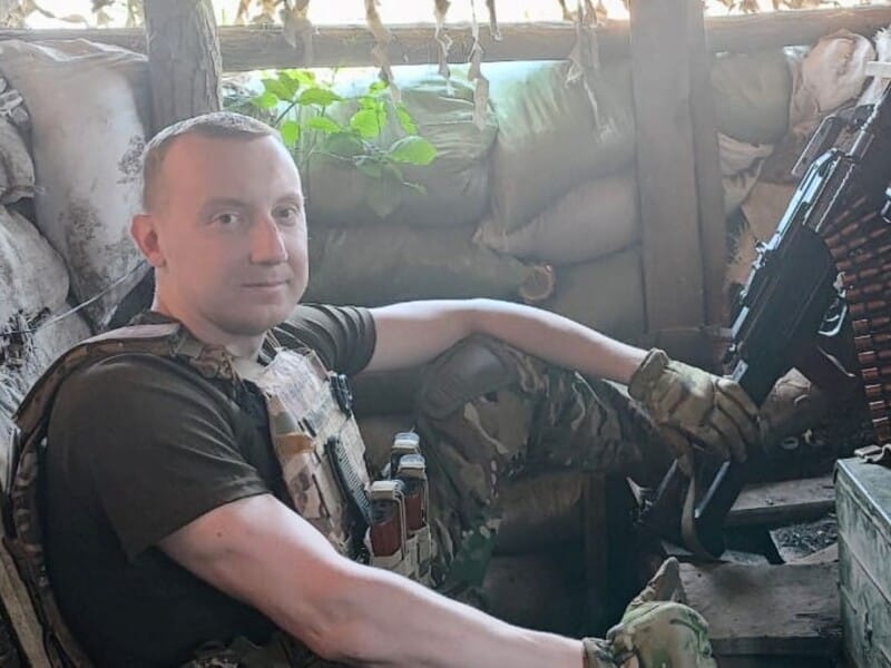 "Уламок увійшов мені в шию". Письменник Асєєв дістав поранення на передовій "Уламок увійшов мені в шию". Письменник Асєєв дістав поранення на передовій