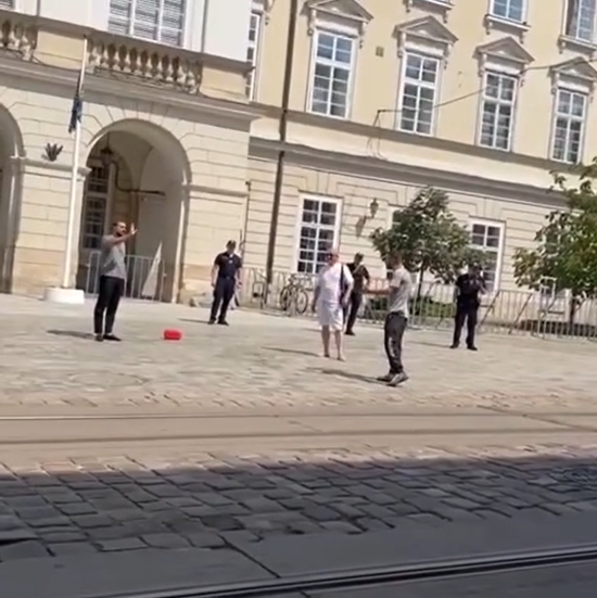 У Львові чоловік погрожував спалити себе через нібито несправедливий вирок суду: чим все закінчилось