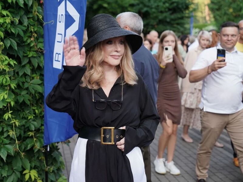 Українка розповіла, як Пугачова в Юрмалі відреагувала на кадри повномасштабного вторгнення Росії в Україну. Відео