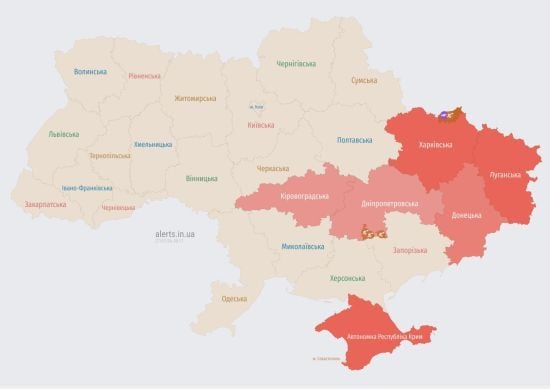 Ворожі безпілотники кружляють Україною: напрямок руху