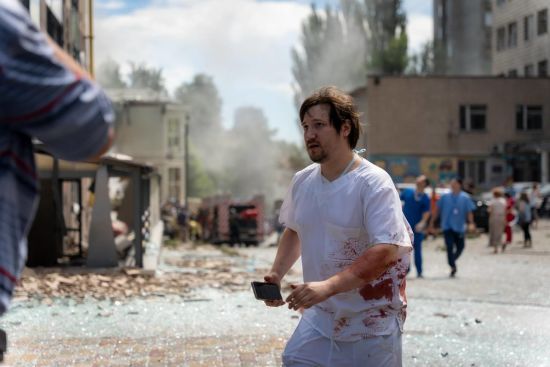 Чотири співробітники - важкопоранені: у лікарні розповіли про ситуацію "Охматдиті" після атаки