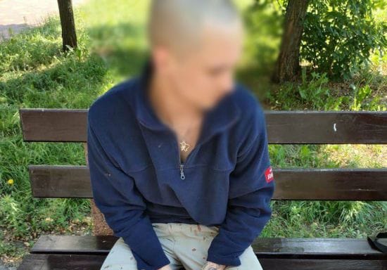 У Києві п'яний молодик завдав тяжких поранень перехожому манікюрними ножицями: фото