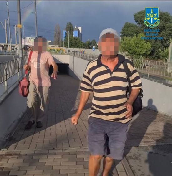 Один - плюнув, інший - побив: що загрожує пенсіонерам, які напали на волонтерку через українську мову