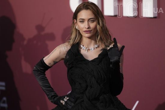 26-річну доньку Майкла Джексона заскочили за прогулянкою у США: який вигляд вона має зараз