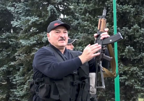 "Напруженості немає": Лукашенко наказав відвести війська від кордону з Україною