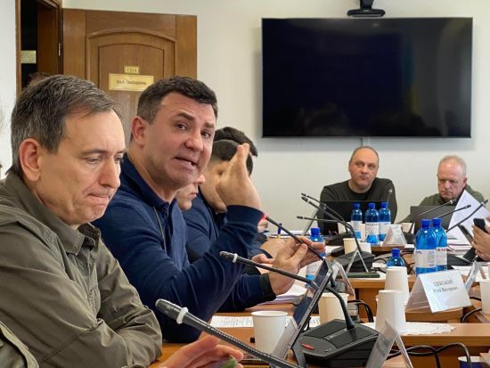 На публіці - мійльонер, а офіційно - приховує статки. Як модні луки дружини та елітне майно спровокували Миколу Тищенка