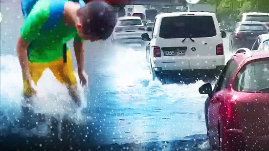 Діставайте човни, Київ знову поплив – потужна злива перетворила вулиці на річки