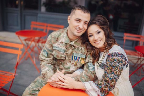 Наталка Карпа показалася з чоловіком-військовим і розсекретила, де та на якому напрямку він служить