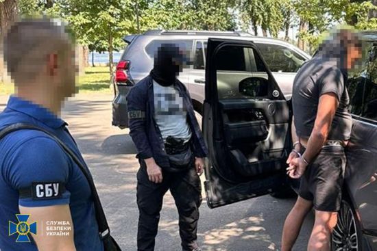В Києві СБУ затримала на хабарі посадовця податкової служби: що про це відомо (фото)