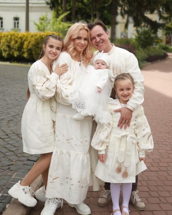 Лілія Ребрик показала, як разом із чоловіком вітала підрослу 4-місячну донечку з особливим святом