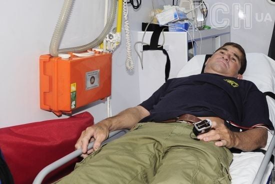 Чоловік, який застряг у морі на 438 днів, після порятунку отримав позов на мільйон доларів (фото)