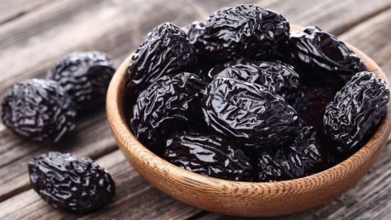 Навіщо жінкам після 40 обов’язково треба їсти чорнослив: пояснення вчених