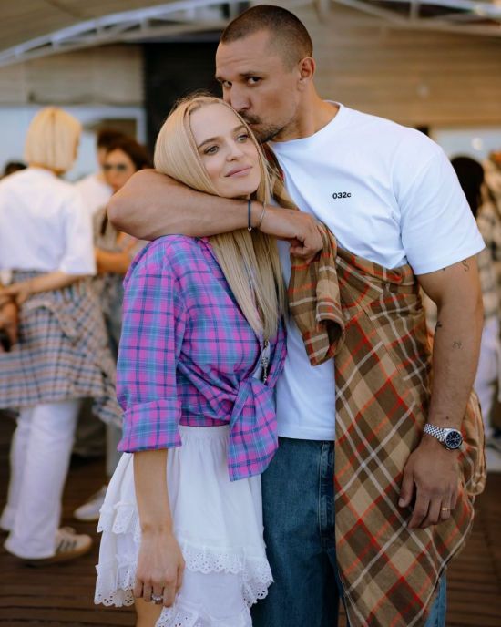 Кохана Тараса Цимбалюка ніжно привітала його з річницею стосунків і втрапила у конфуз