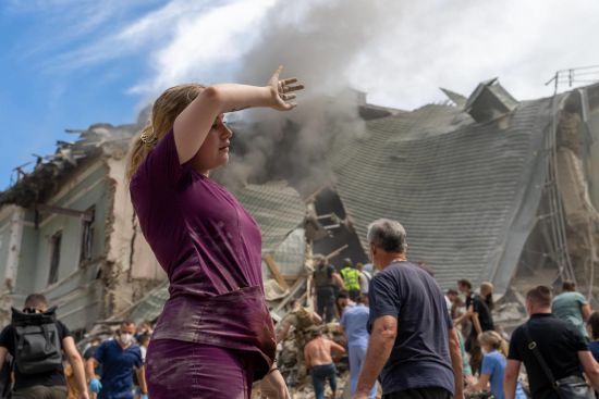 Один вмився, інший - випив: невідомі принесли на територію "Охматдиту" отруєну воду - волонтерка