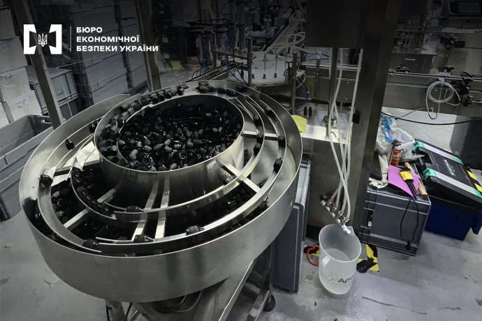 БЕБ припинило в Києві виробництво рідин для куріння: вилучило продукцію на 365 млн БЕБ припинило в Києві виробництво рідин для куріння: вилучило продукцію на 365 млн