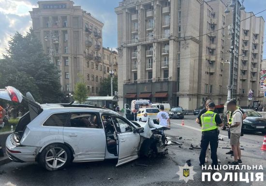Іноземець на Audi влаштував ДТП в центрі Києва: постраждав пішохід (фото)