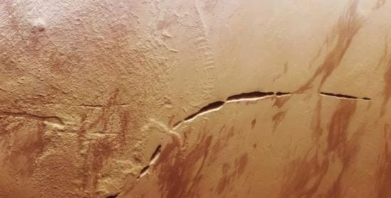 На Марсі сфотографували "шрам" завдовжки 600 км (фото)