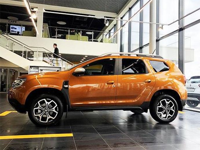 Автосалони пусті: Українці скуповують автівки до введення нового податку Автосалони пусті: Українці скуповують автівки до введення нового податку