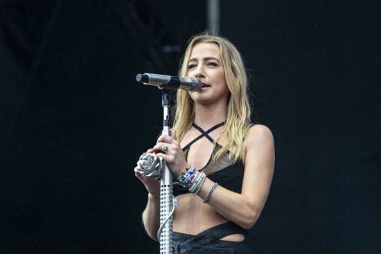 Відома американська співачка п'яною виконала гімн США на важливій події і серйозно оконфузилась